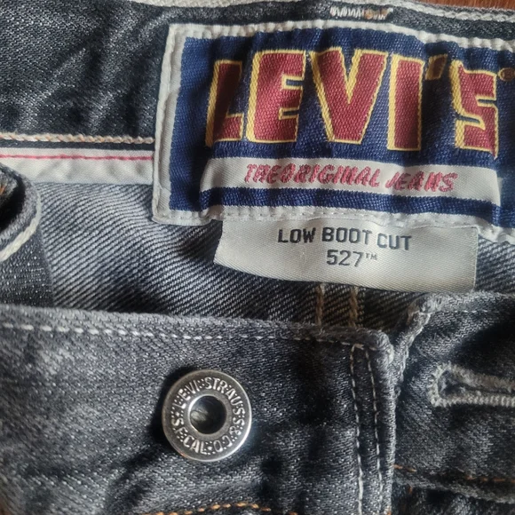 Men's Levi Shorts, sz 36 - Picture 9 of 9